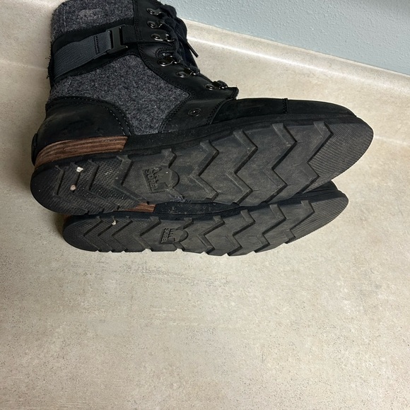 Sorel Women's Black and Gray major carly Combat Boots size 10 - Picture 6 of 6